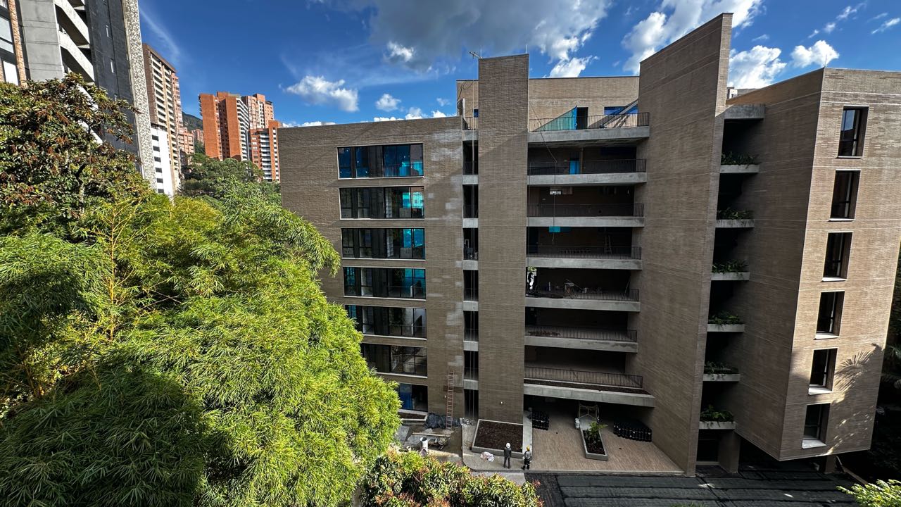 Apartamento en arriendo o venta en el poblado