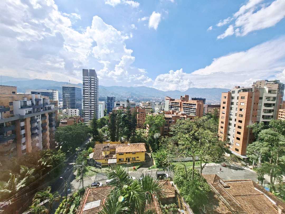 Apartamento en arriendo Poblado Milla de Oro CA