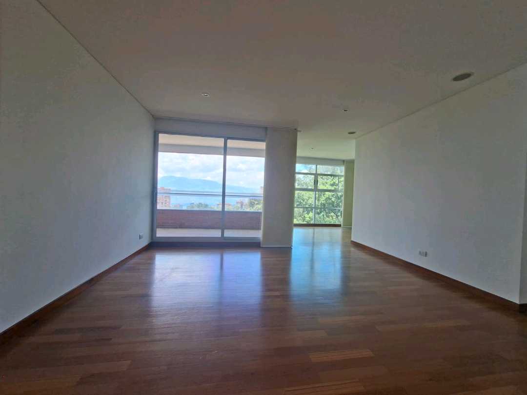 Apartamento en arriendo Poblado a 3 cuadras del CC TESORO RC7
