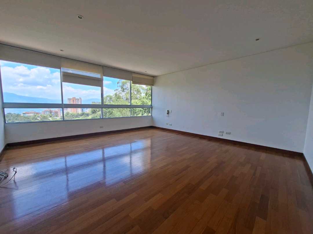 Apartamento en arriendo Poblado a 3 cuadras del CC TESORO RC7