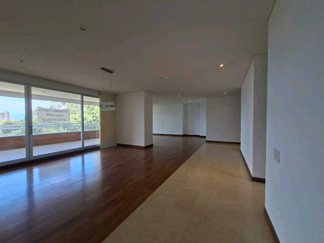 Apartamento en arriendo Poblado a 3 cuadras del CC TESORO RC7