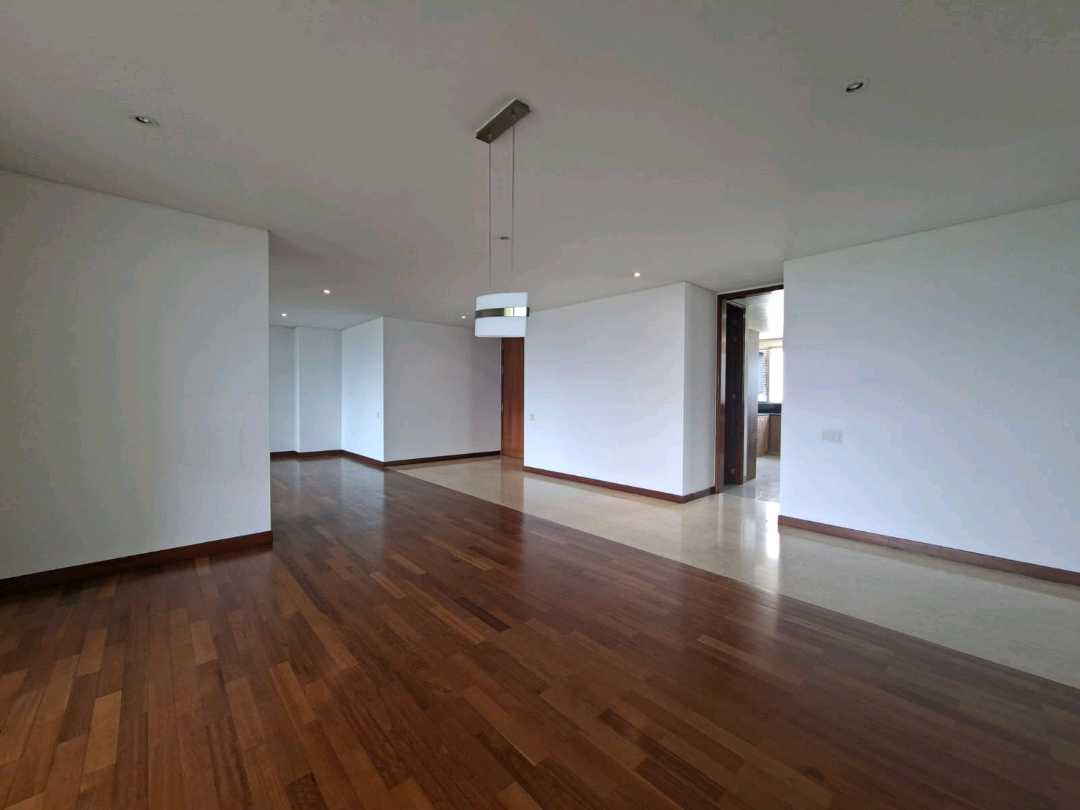 Apartamento en arriendo Poblado a 3 cuadras del CC TESORO RC7