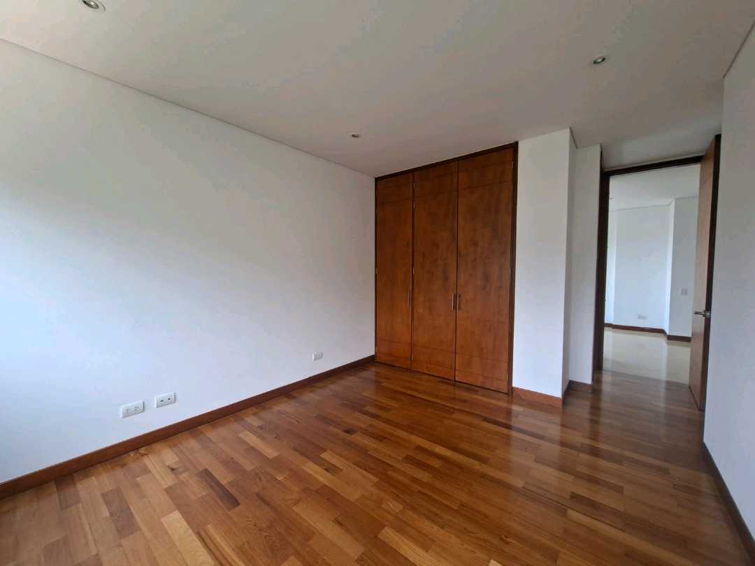 Apartamento en arriendo Poblado a 3 cuadras del CC TESORO RC7