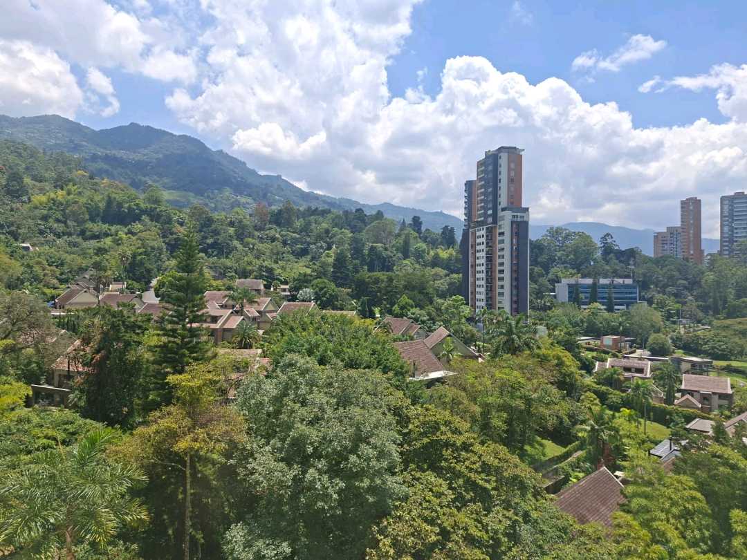 Apartamento en arriendo Poblado a 3 cuadras del CC TESORO RC7