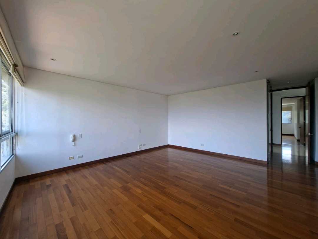 Apartamento en arriendo Poblado a 3 cuadras del CC TESORO RC7