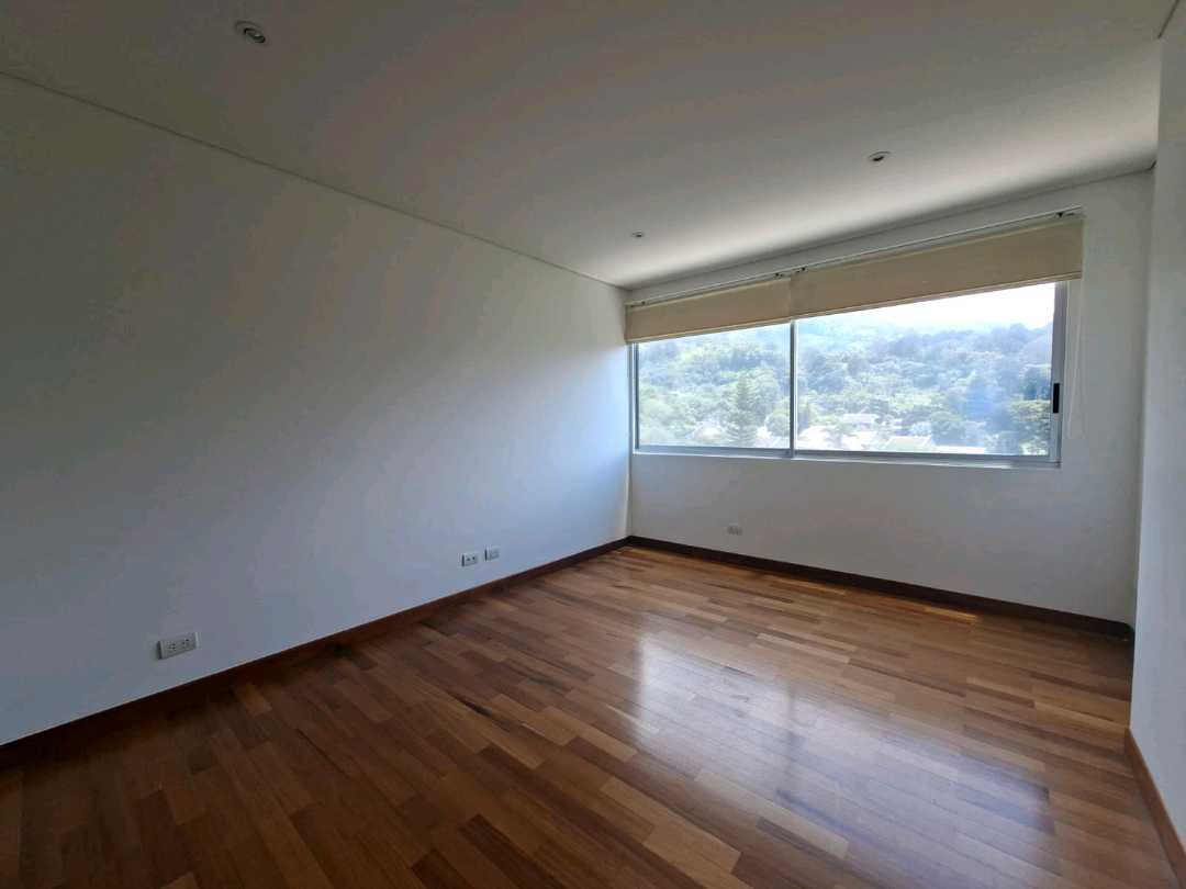 Apartamento en arriendo Poblado a 3 cuadras del CC TESORO RC7
