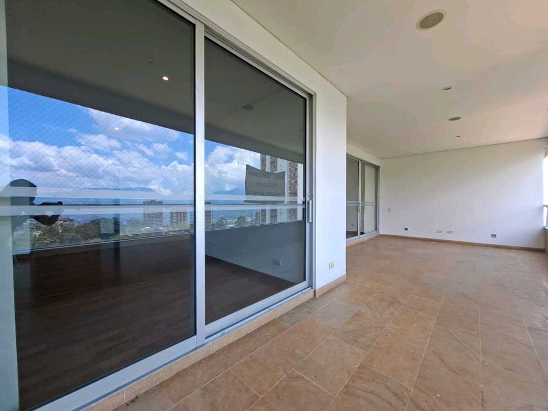 Apartamento en arriendo Poblado a 3 cuadras del CC TESORO RC7