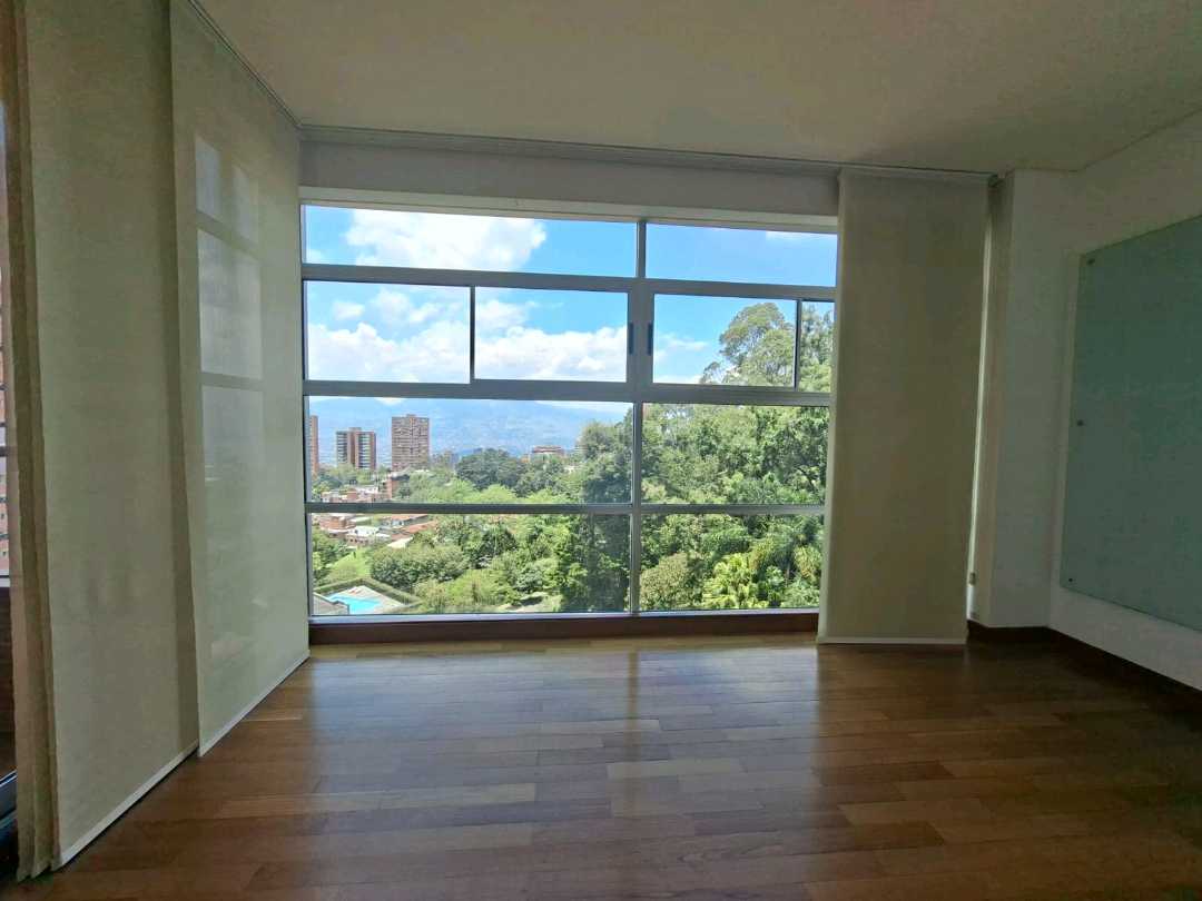 Apartamento en arriendo Poblado a 3 cuadras del CC TESORO RC7