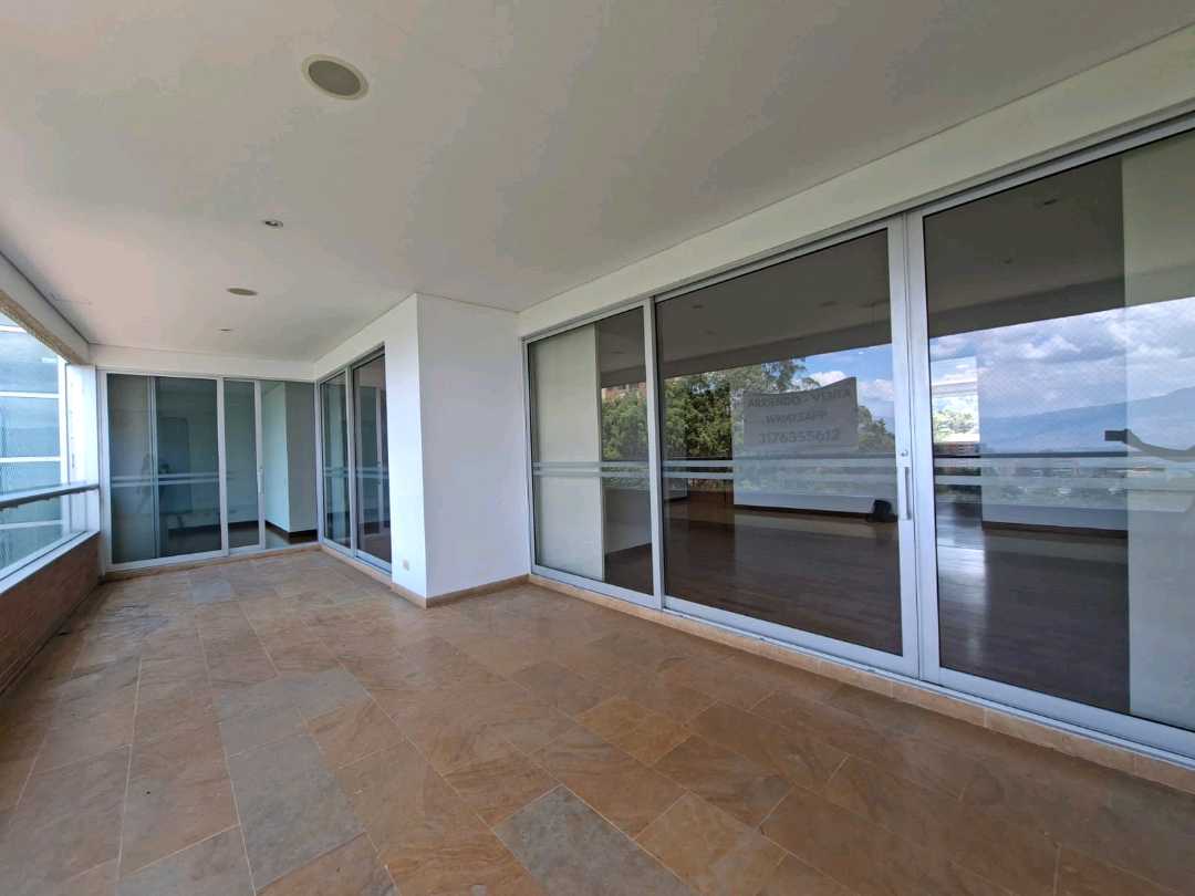 Apartamento en arriendo Poblado a 3 cuadras del CC TESORO RC7