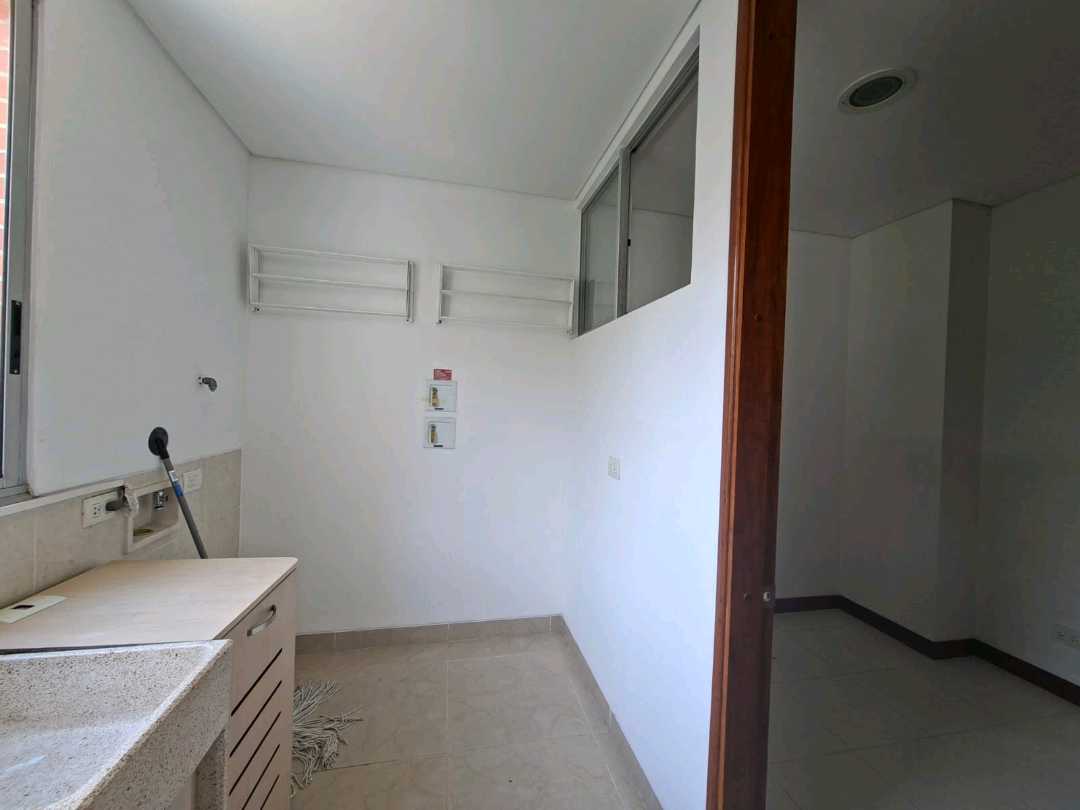Apartamento en arriendo Poblado a 3 cuadras del CC TESORO RC7