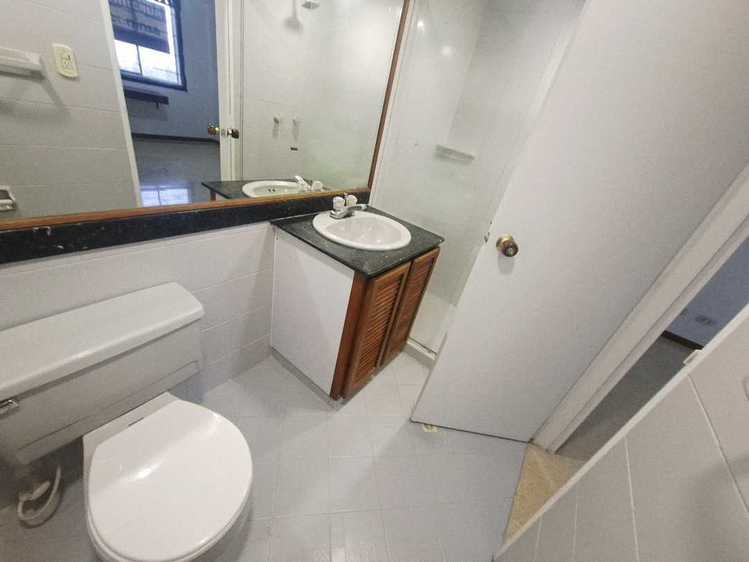 Apartamento en arriendo Poblado cerca a la inferior  EM4