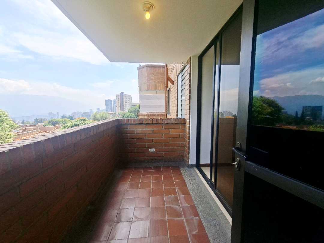 Apartamento en arriendo Poblado cerca a la inferior  EM4