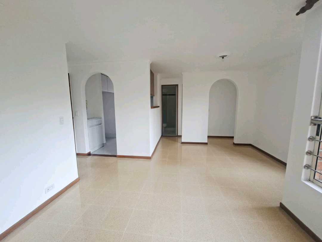 Apartamento en arriendo Poblado inferior AGC11