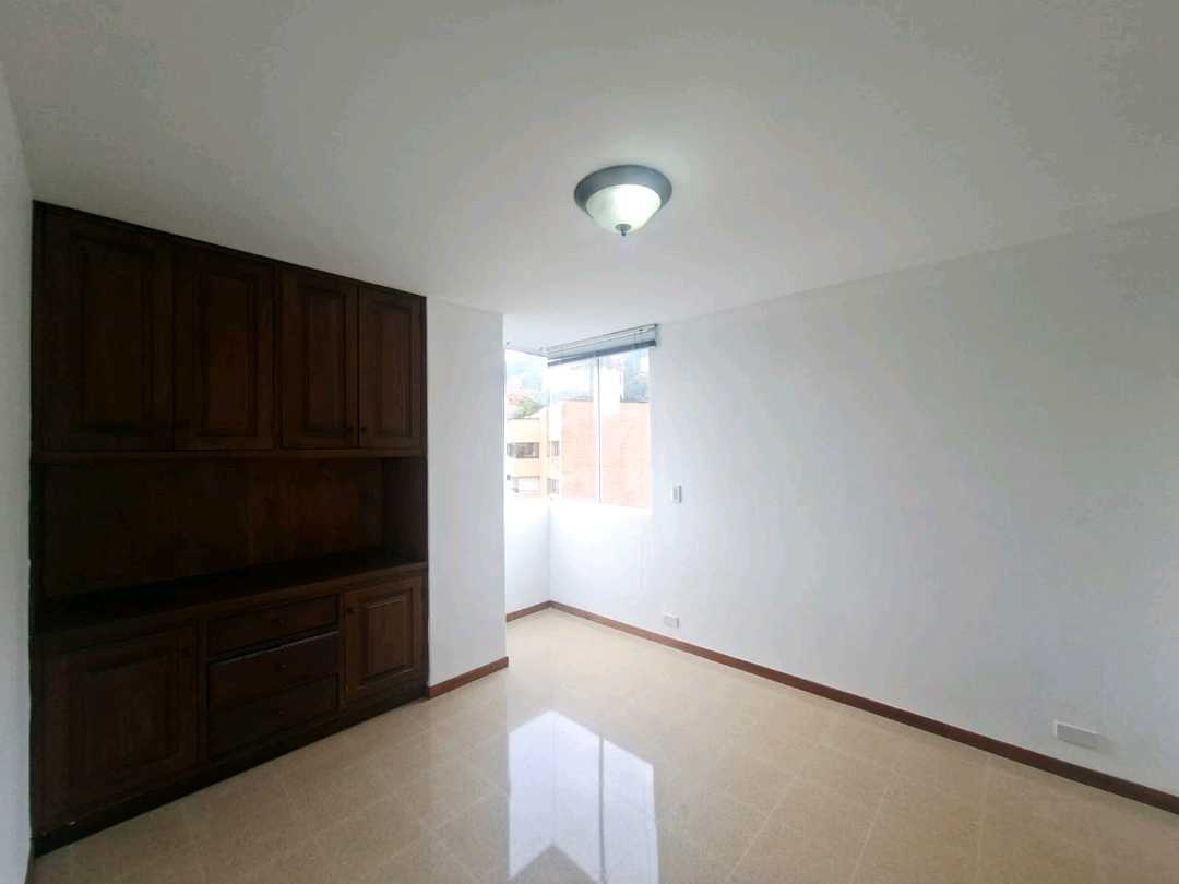 Apartamento en arriendo Poblado inferior AGC11