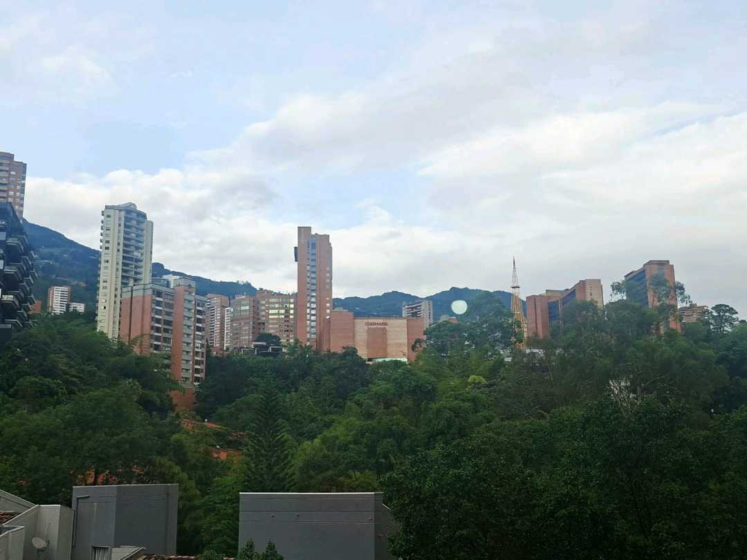 Apartamento en arriendo Poblado inferior AGC11