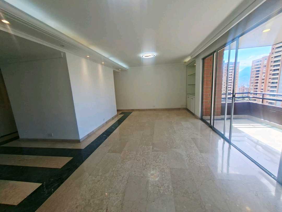 Apartamento en arriendo Poblado Los Parra