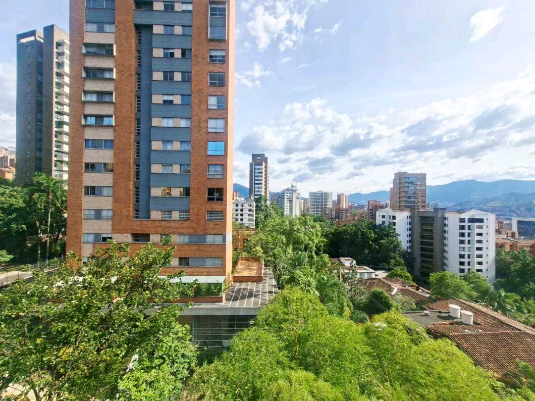 Apartamento en arriendo Poblado Los Parra