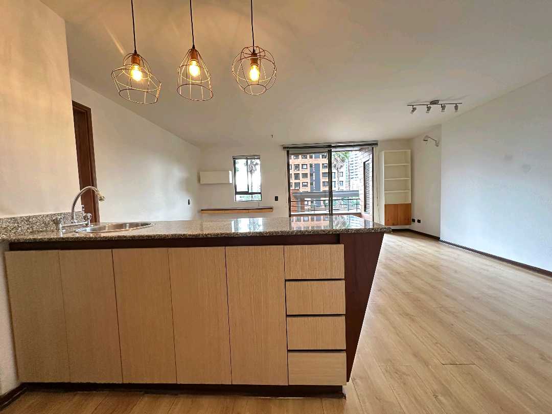 Apartamento en arriendo Poblado Superior cerca Hotel Versus LV