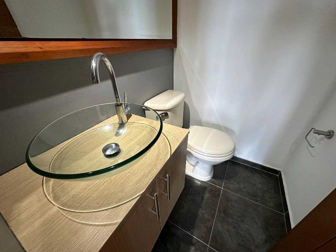 Apartamento en arriendo Poblado Superior cerca Hotel Versus LV