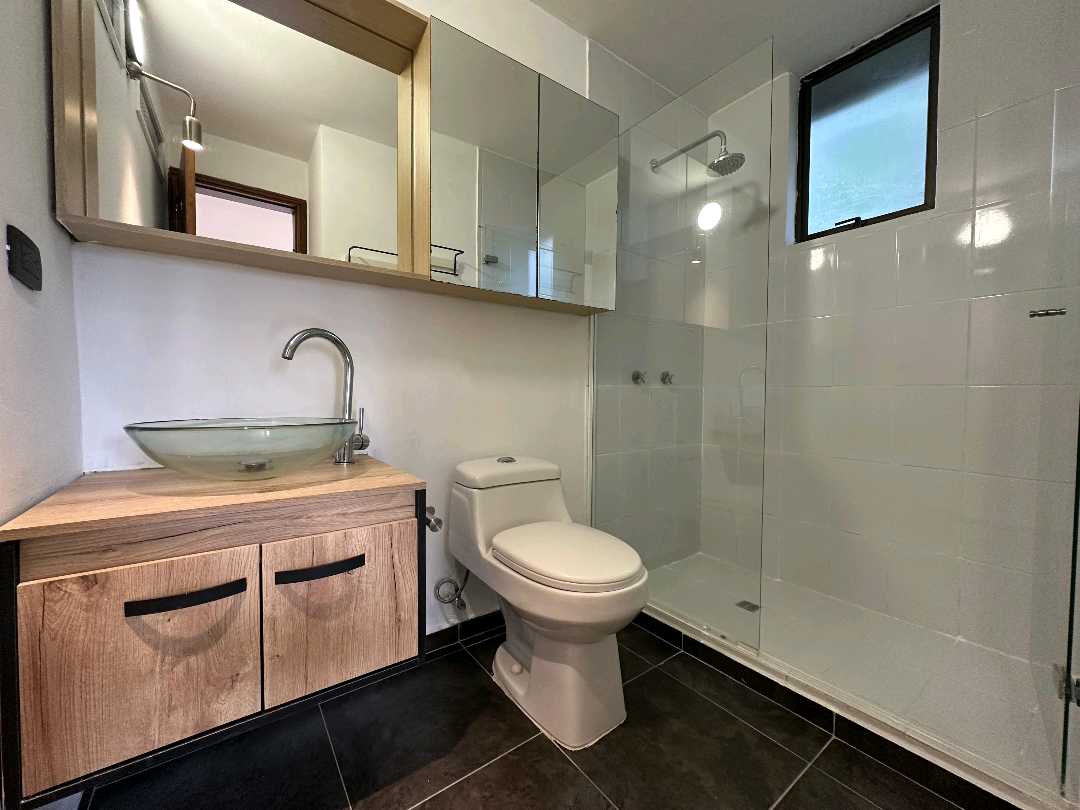 Apartamento en arriendo Poblado Superior cerca Hotel Versus LV