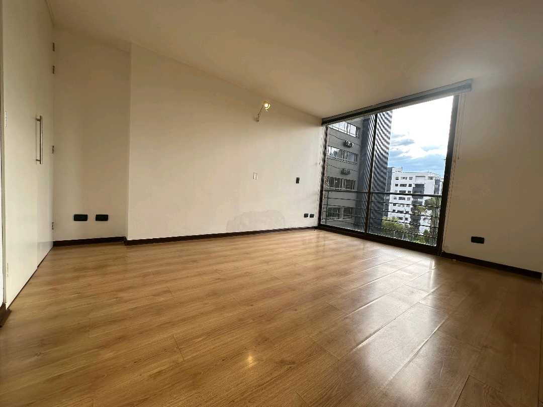 Apartamento en arriendo Poblado Superior cerca Hotel Versus LV