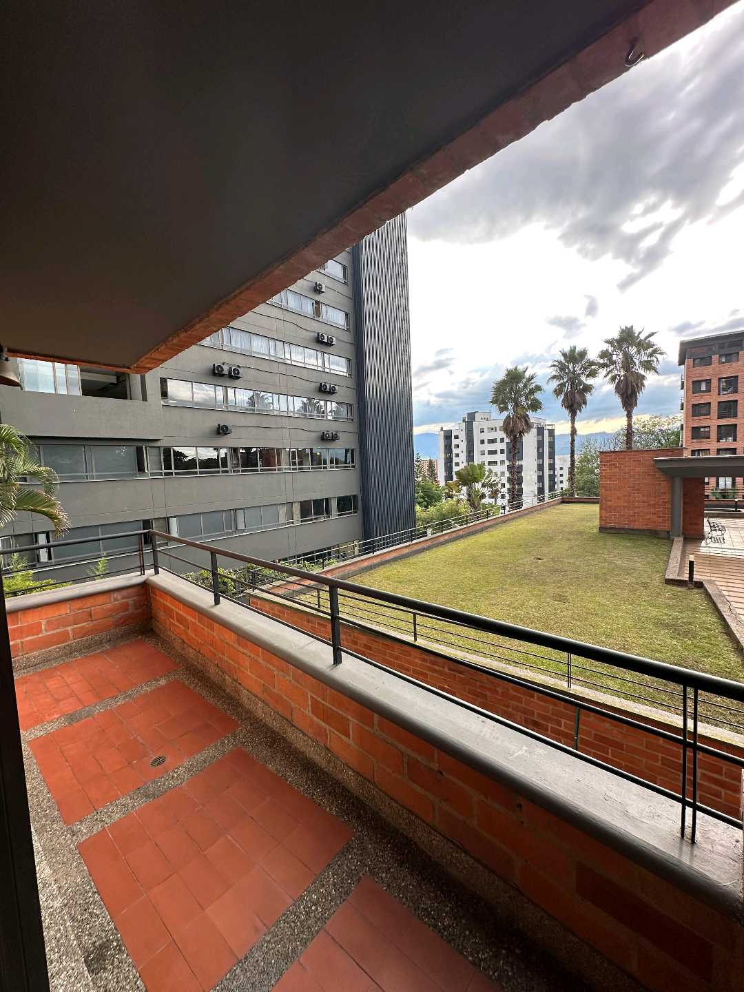 Apartamento en arriendo Poblado Superior cerca Hotel Versus LV