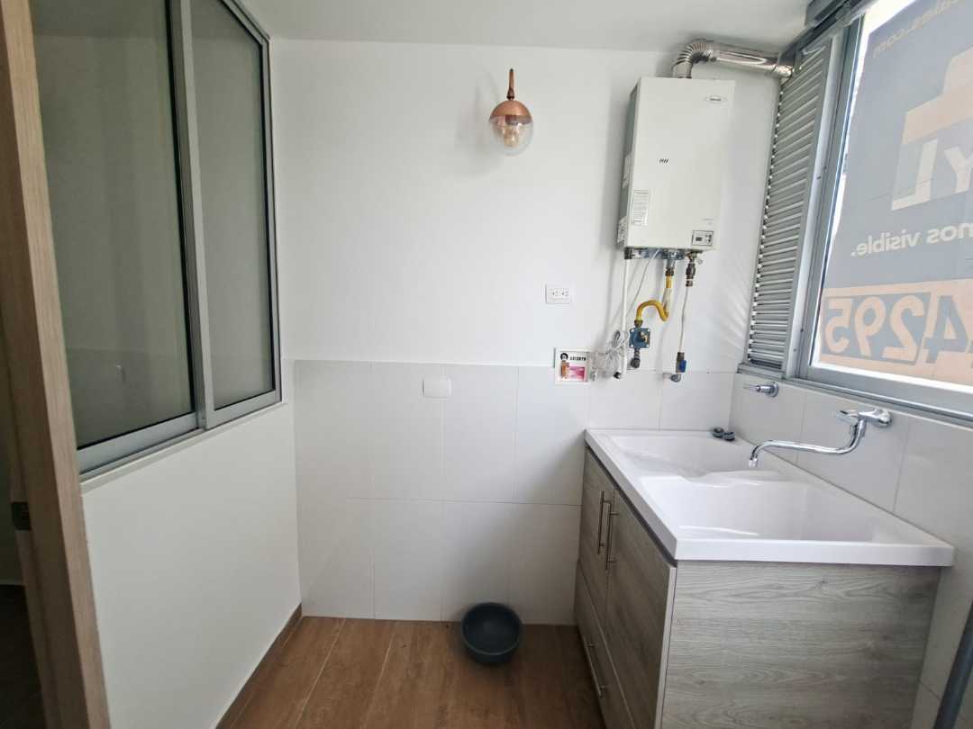 Apartamento en arriendo Poblado muy cerca al Tesoro MLG3