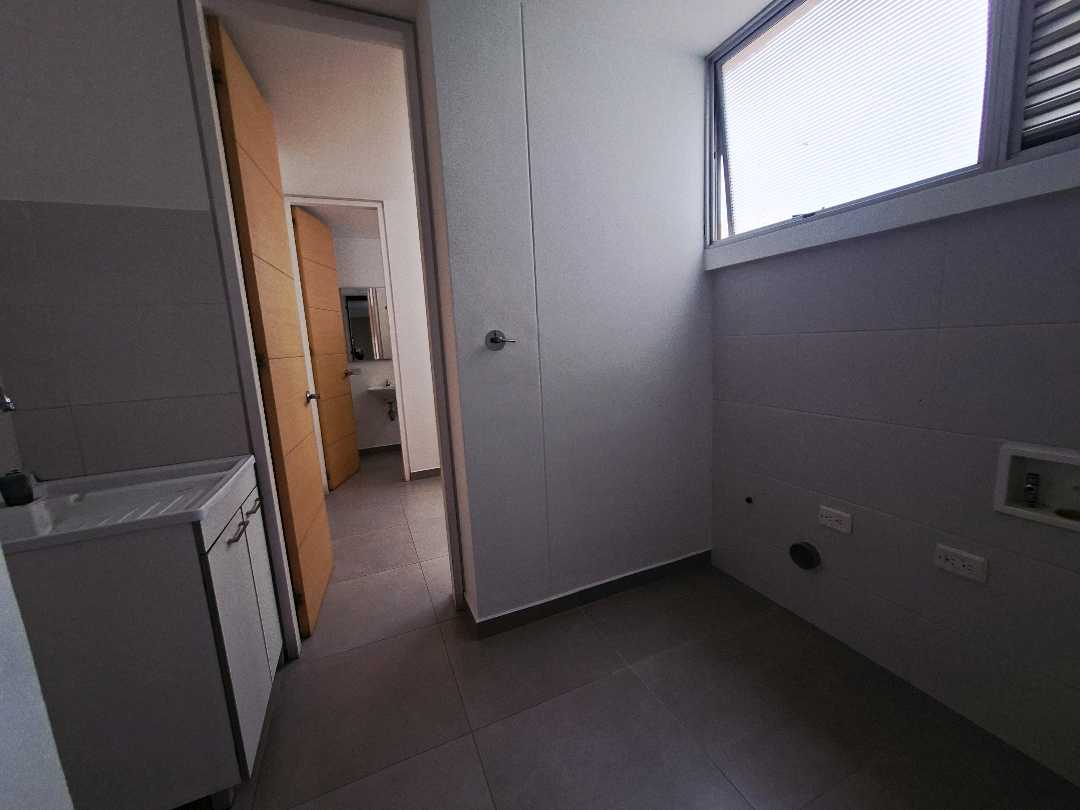 Apartamento en arriendo San Lucas cerca al colegio Montessori