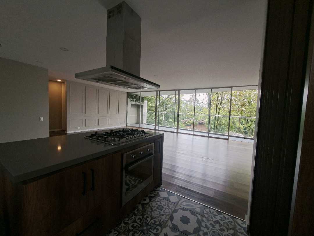 Apartamento en arriendo San Lucas cerca al colegio Montessori