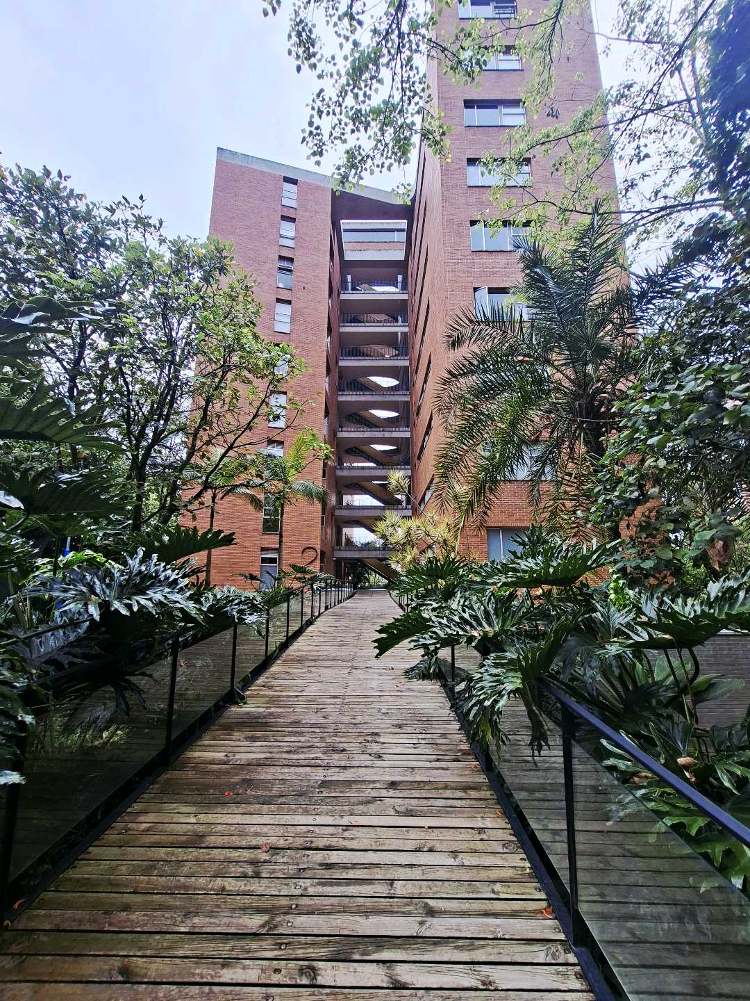 Apartamento en arriendo San Lucas cerca al colegio Montessori