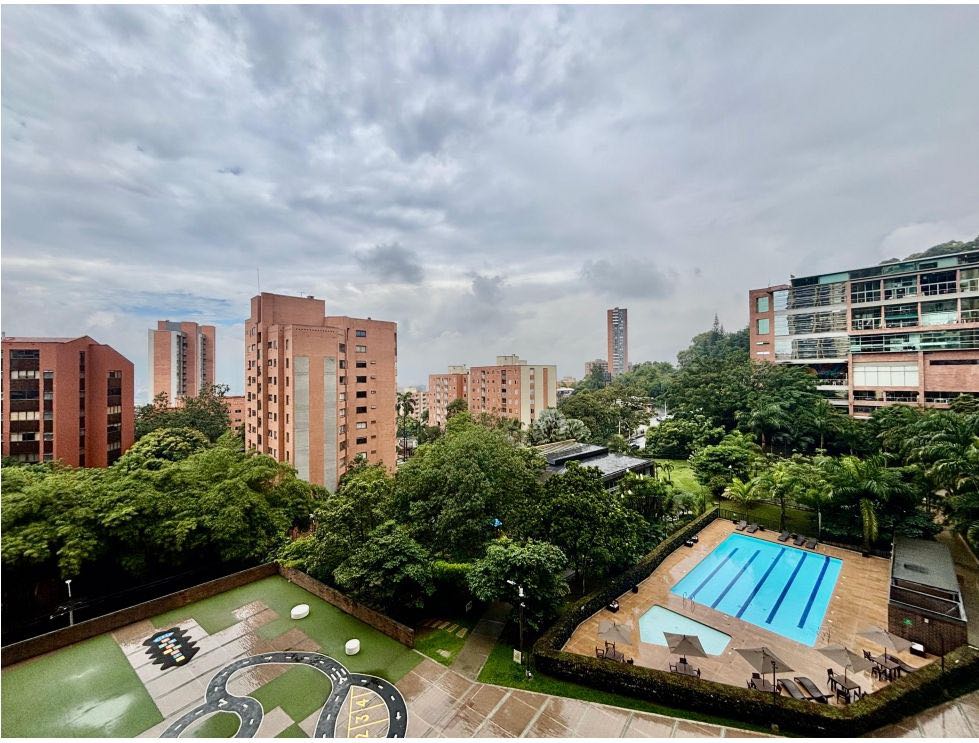 APARTAMENTO EN URBANIZACION  EL POBLADO -CASTROPOL- MEDELLIN🍀
