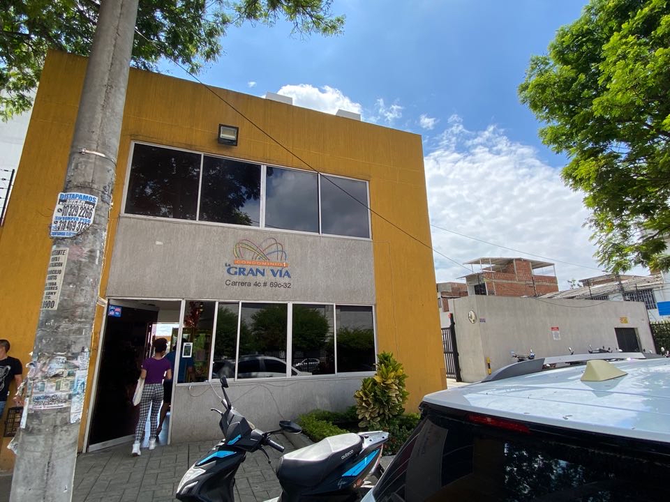 APARTAMENTO EN VENTA AL NORTE CALI VILLA DEL PRADO C.R.GRAN VIA