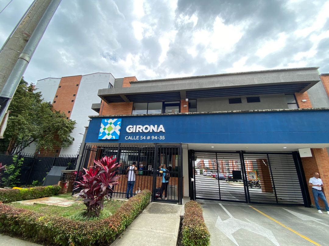 APARTAMENTO EN VENTA  AL SUR DE CALI VALLE DEL LILI CR GIRONA