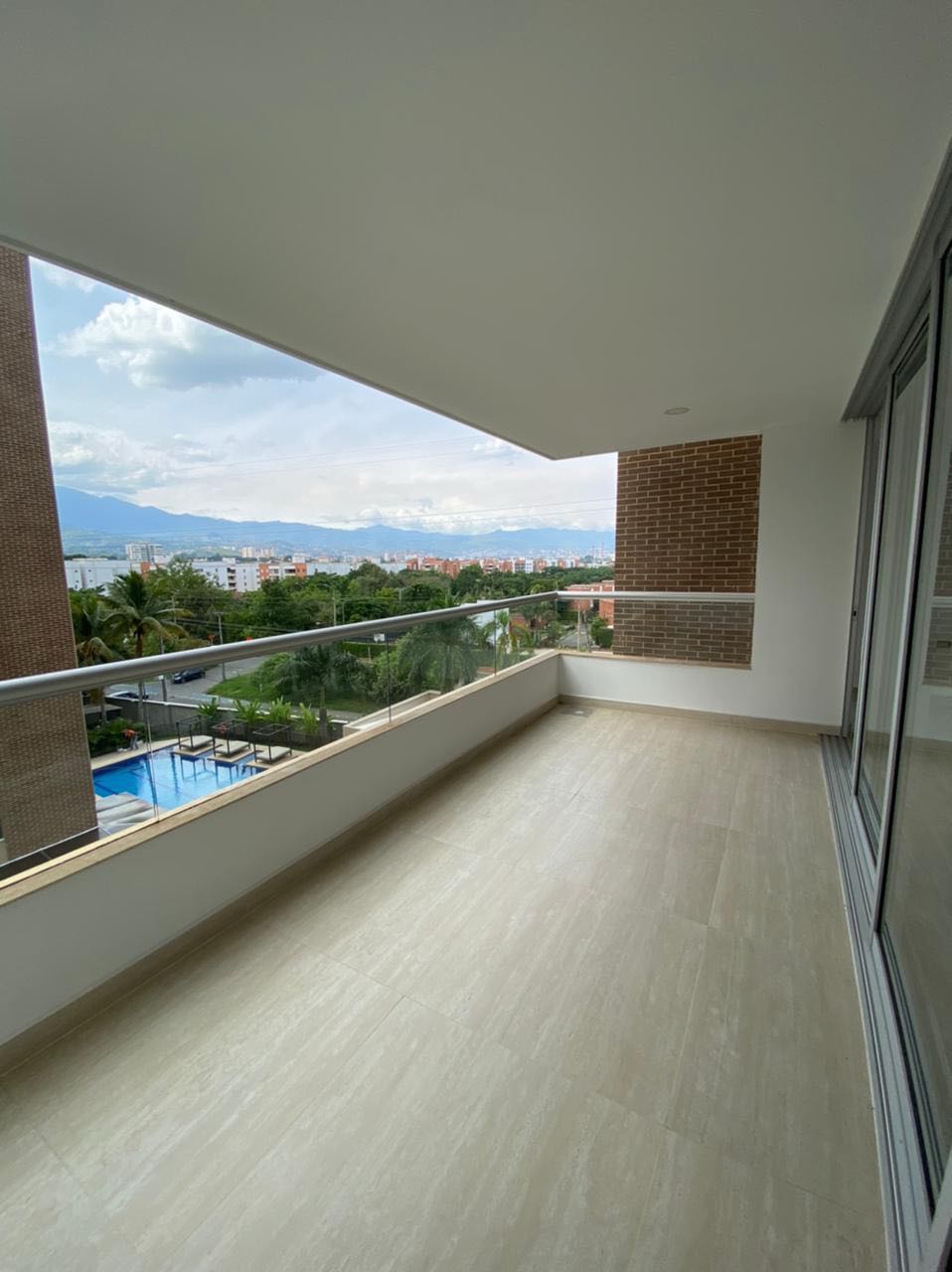 APARTAMENTO EN VENTA CENTRAL PARK PANCE CALI SUR 4PISO 2PARQ