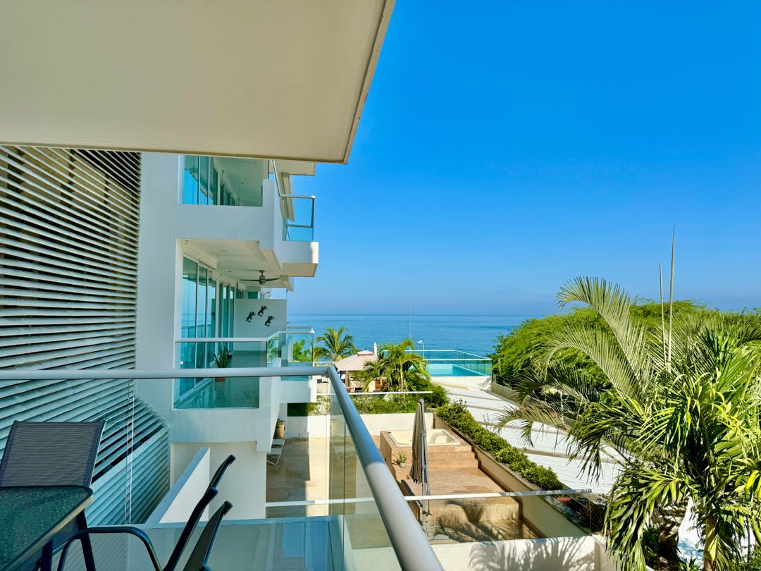 Apartamento en alquiler con vista al mar y salida a la playa