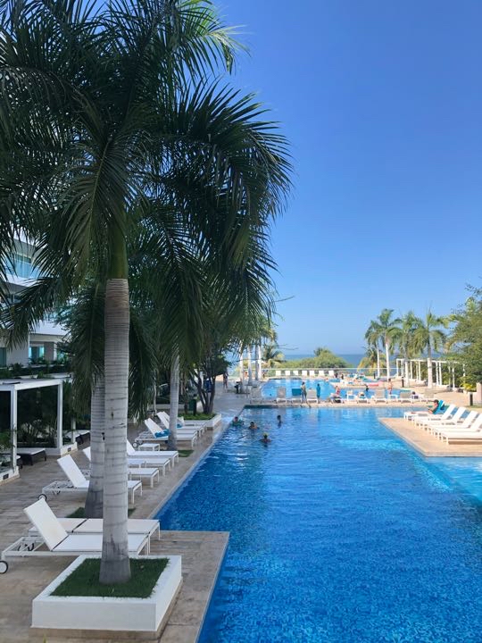 Apartamento en venta en conjunto sobre la playa