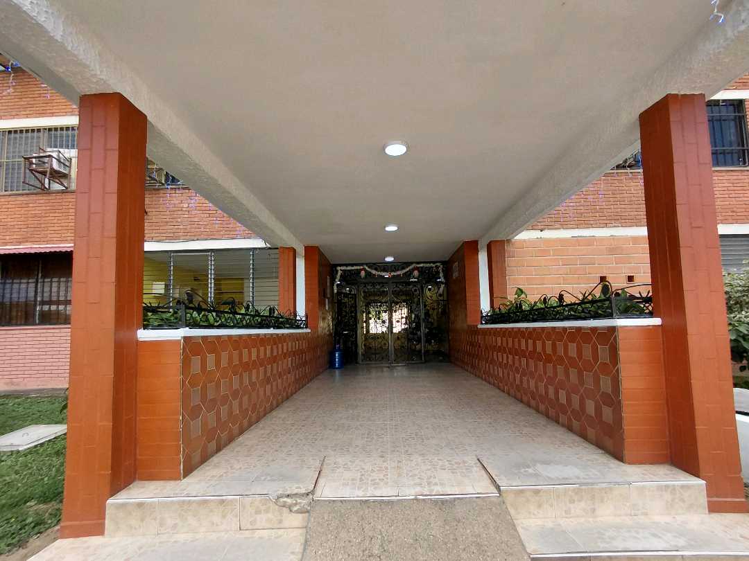 Apartamento en Venta Naguanagua Urb Los Guayabitos FV-9692420 - Foto 2
