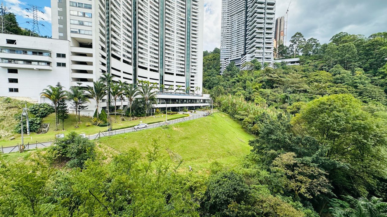 Apartamento en venta o arriendo loma del indio
