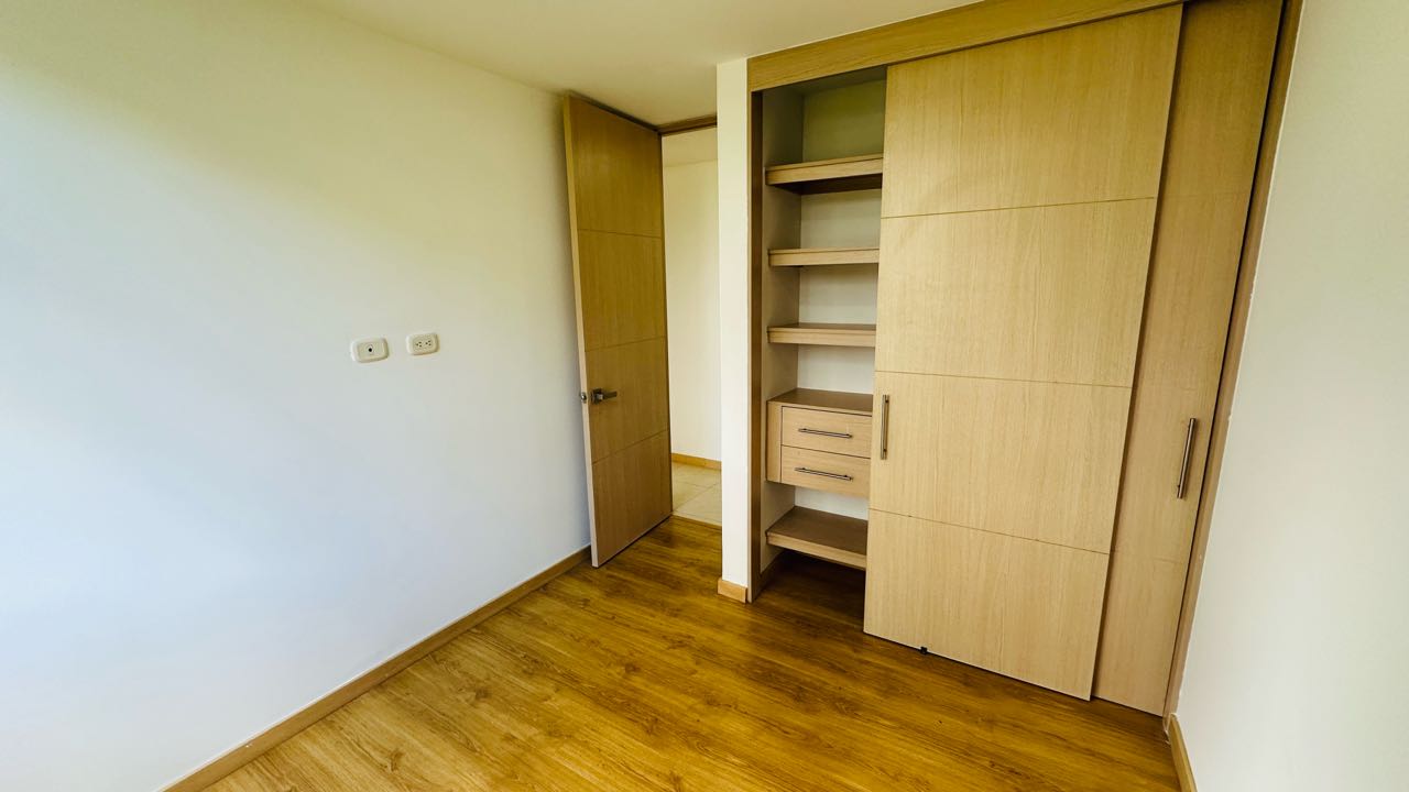 Apartamento en venta o arriendo loma del indio