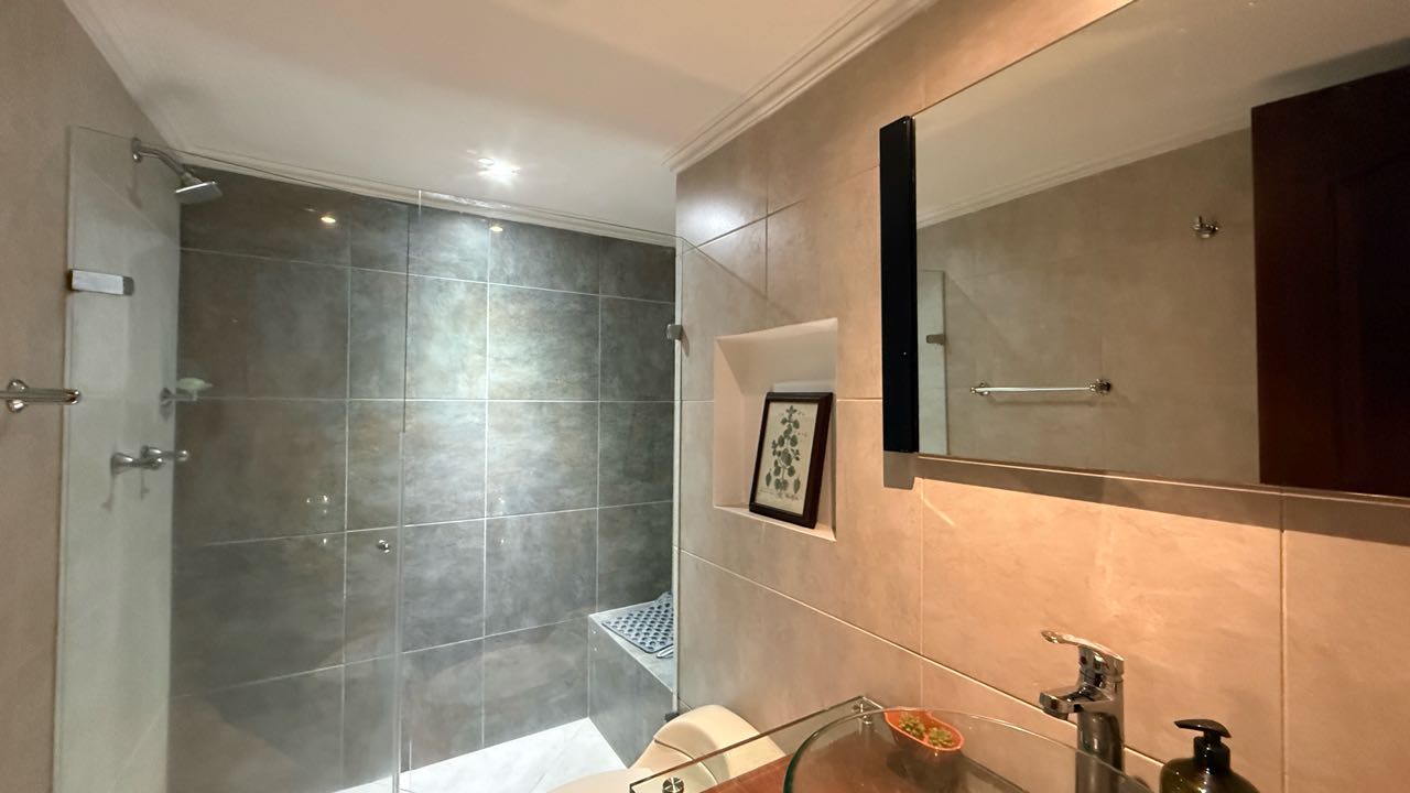 Apartamento en venta. Transversal Superior, El Poblado - Medellín