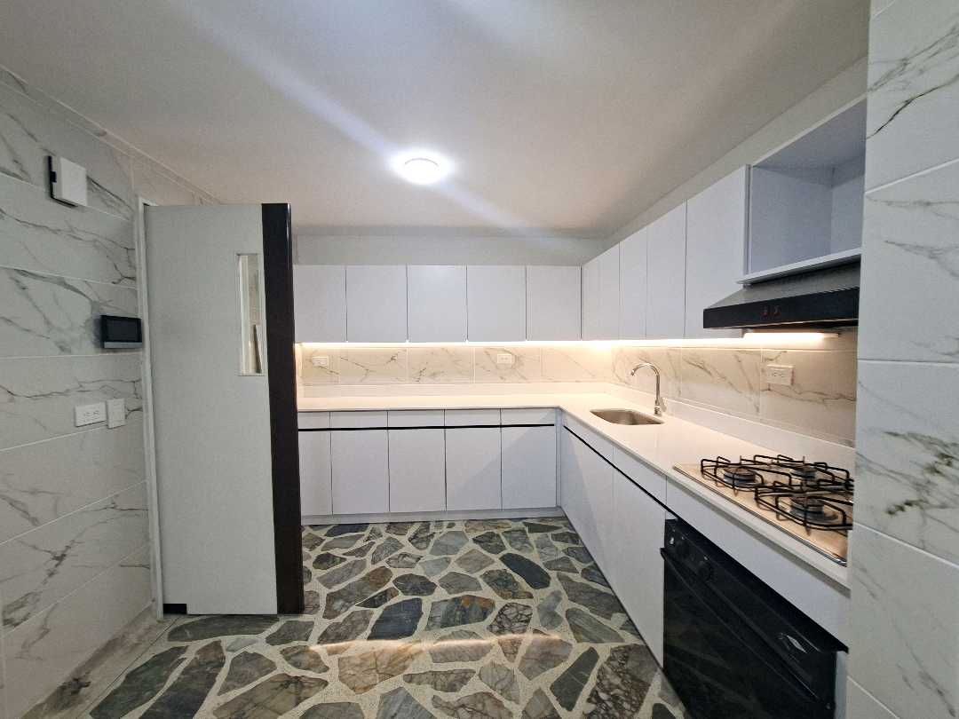 Apartamento en venta y arriendo Poblado Las Lomas SC2