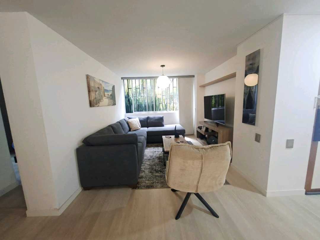 Apartamento para la venta Poblado cerca a la Frontera con terraza.