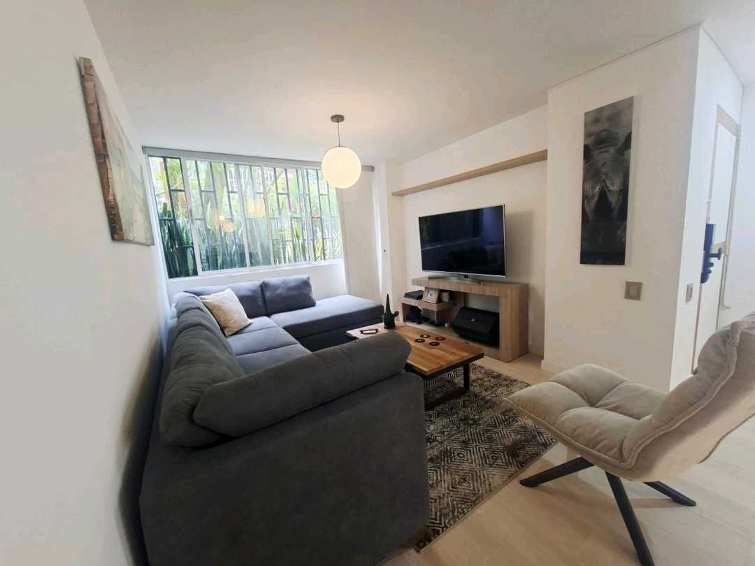 Apartamento para la venta Poblado cerca a la Frontera con terraza.
