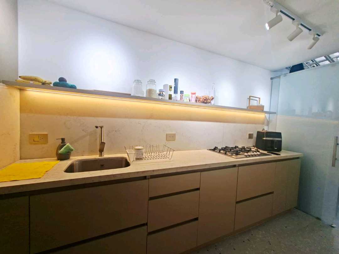Apartamento para la venta Poblado cerca a la Frontera con terraza.