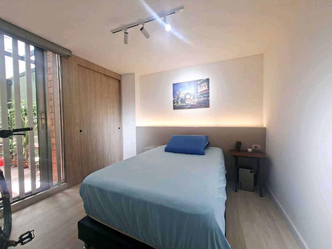 Apartamento para la venta Poblado cerca a la Frontera con terraza.
