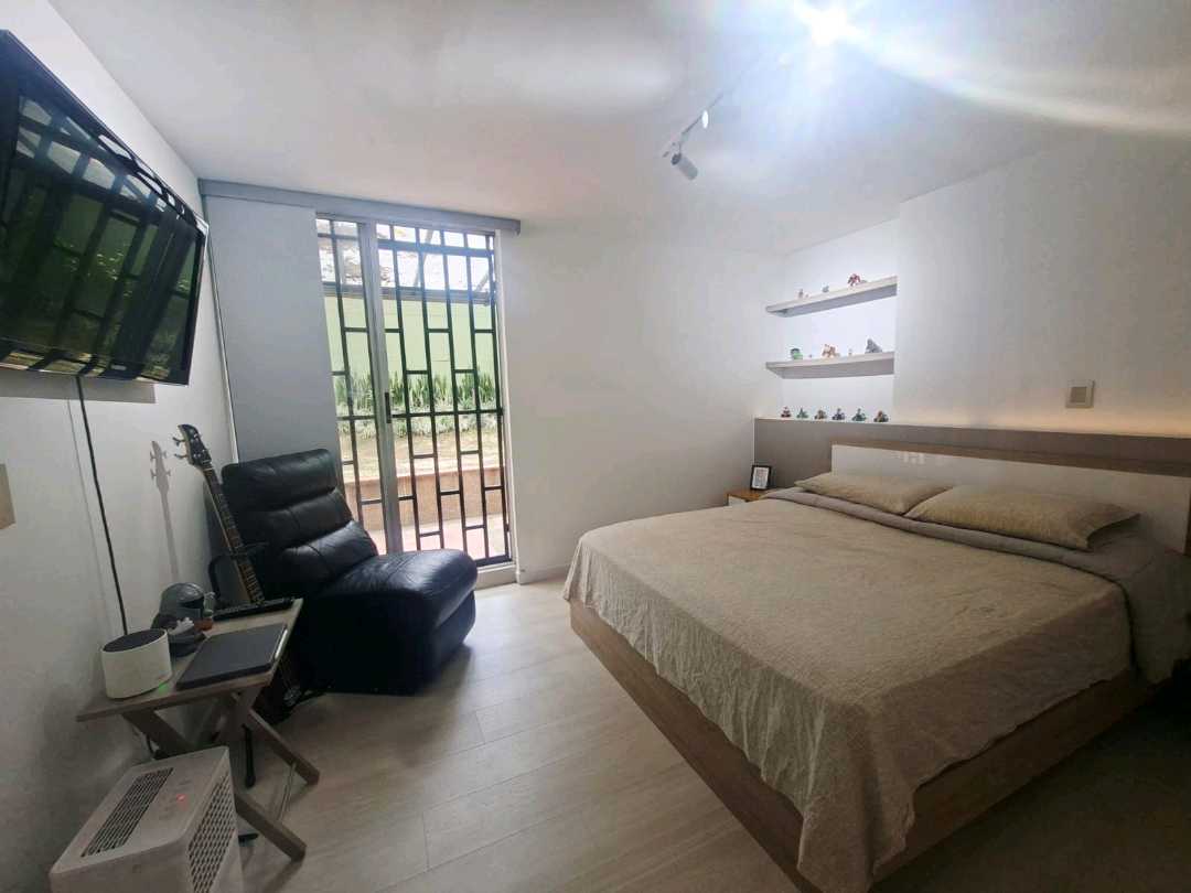 Apartamento para la venta Poblado cerca a la Frontera con terraza.