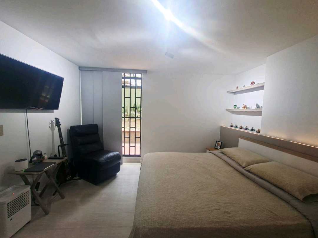 Apartamento para la venta Poblado cerca a la Frontera con terraza.