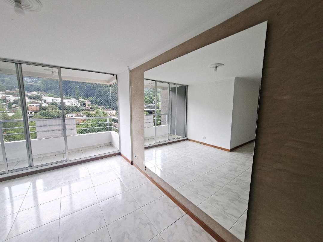 Apartamento penthouse Poblado vista a la montaña