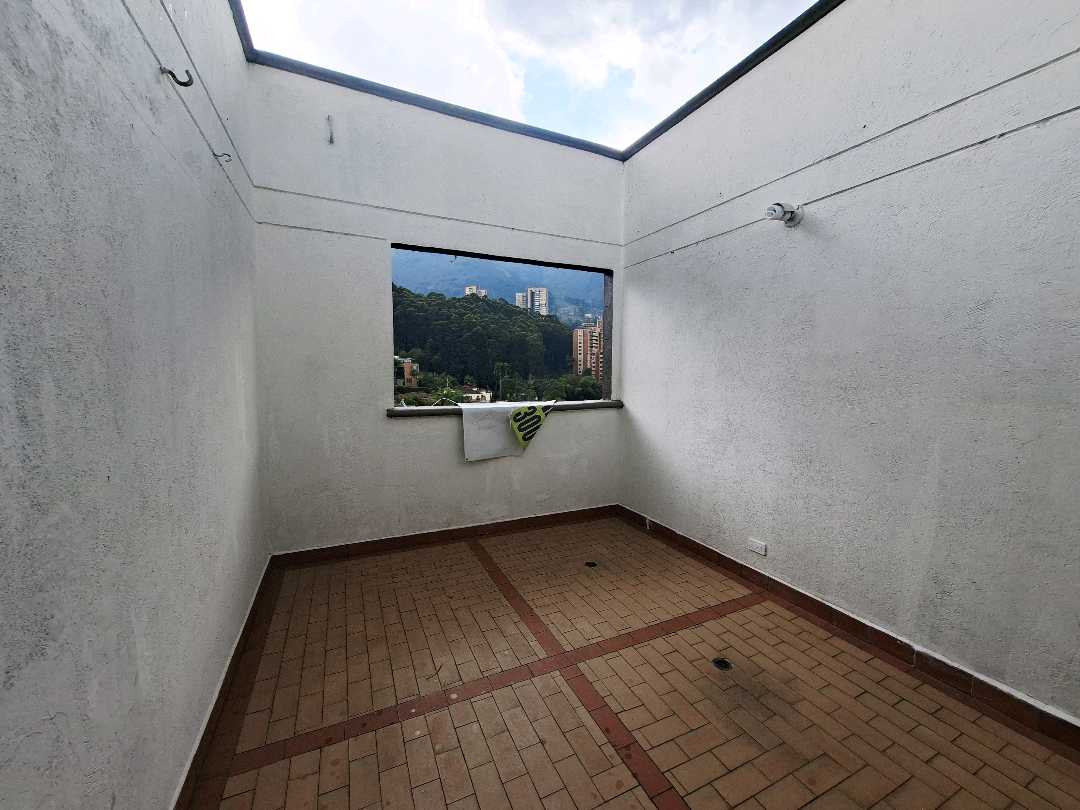 Apartamento penthouse Poblado vista a la montaña