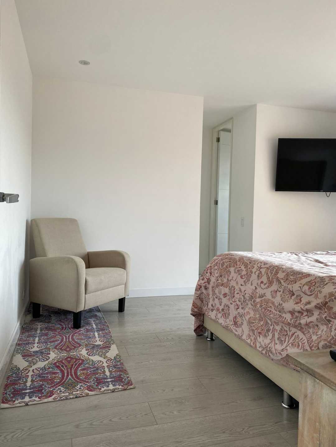 APARTAMENTO REMODELADO EN EL POBLADO - CAMPESTRE — foto 5 de 22